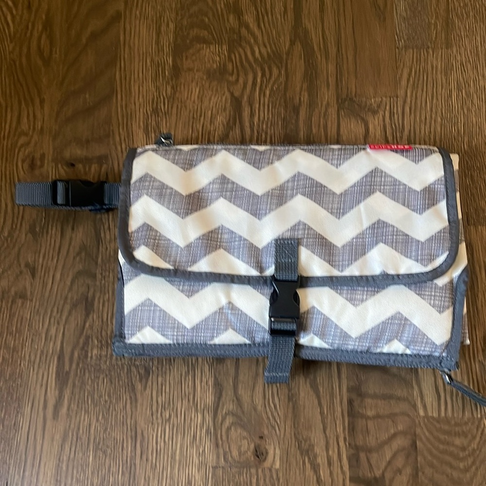Skip Hop portable, baby, changing pad with wipe holder